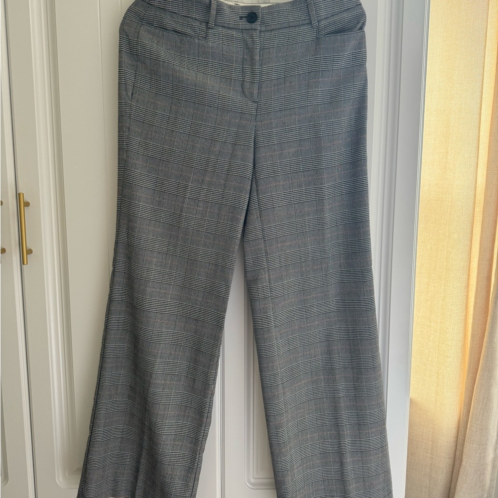 Looking for great trousers for work, this is for you.